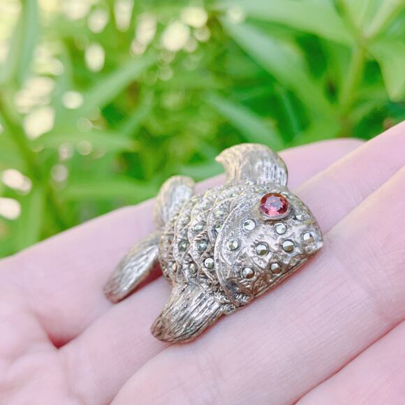 Vintage Silver Marcasite Fish Brooch with Garnet Eye Mid Century 1955–66 Pin - Picture 6 of 10